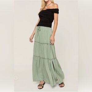 Francesca’s Audrey Parks Pleated Tiered Maxi Skirt Olive Women’s Size Small NEW